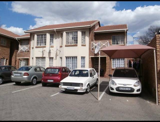 2 BEDROOM TOWNHOUSE FOR SALE IN REGENTS PARK